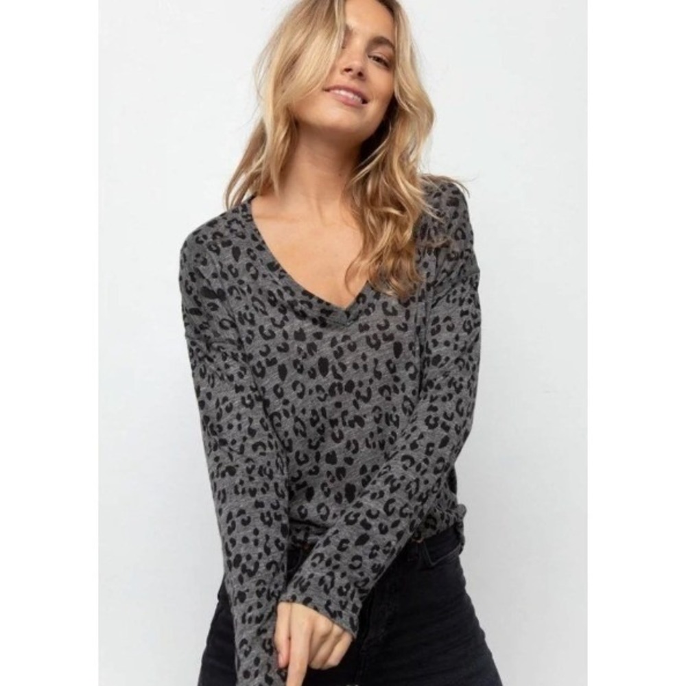 Rails Sami Long Sleeve V-Neck Charcoal‎ Cheetah T-Shirt Size S Forest Fairy